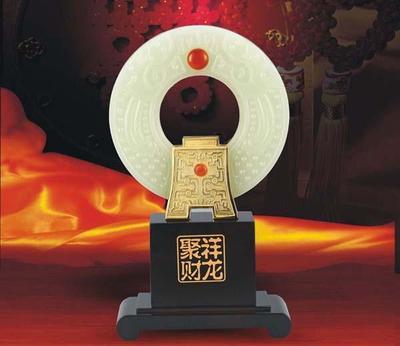 精工细作，情系两地——广东蓝代工艺水晶礼品的定制之道